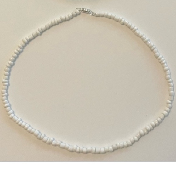 White 15 inch Beaded Necklace - Picture 3 of 4